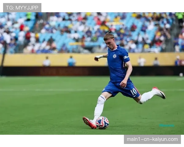 埃弗顿对切尔西再现争议 帕尔默禁区前被放倒裁判无表示